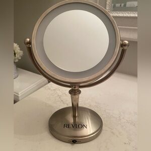 $12 REVLON MAKEUP MIRROR WITH REGULAR AND MAGNIFIED SIDES * NO LONGER LIGHTS UP
